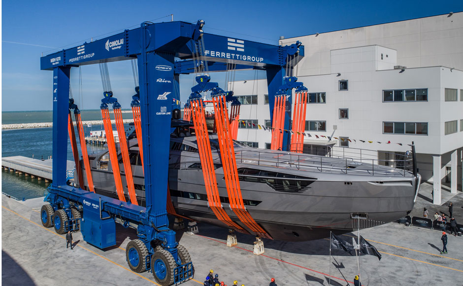 Pershing 140: the first superyacht is in the water