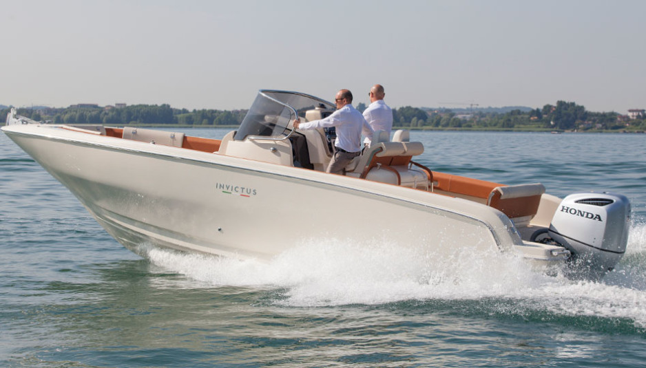 Invictus 270FX: day-cruising with charm