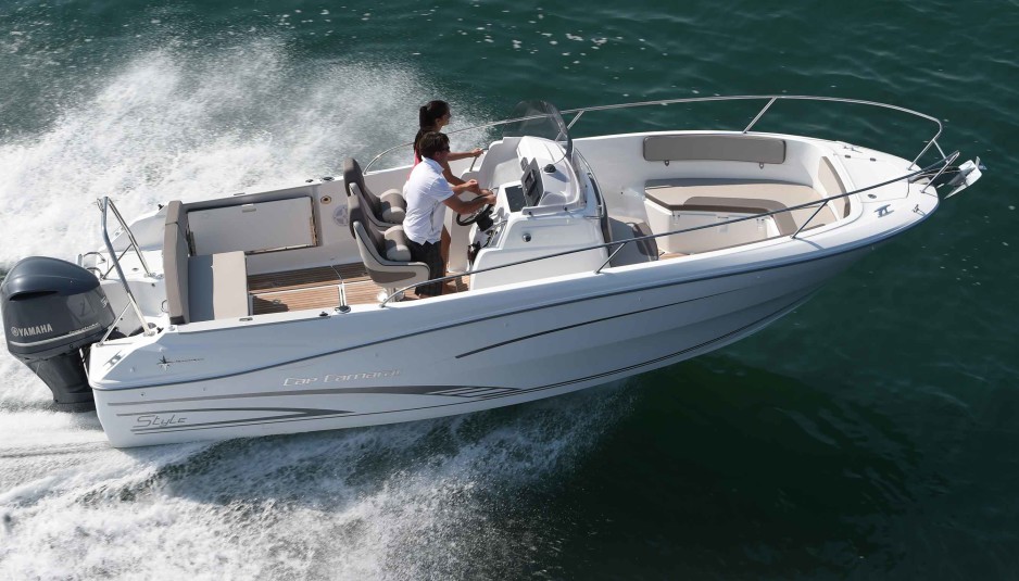 Jeanneau Cap Camarat 7.5 Series II, what a hull!